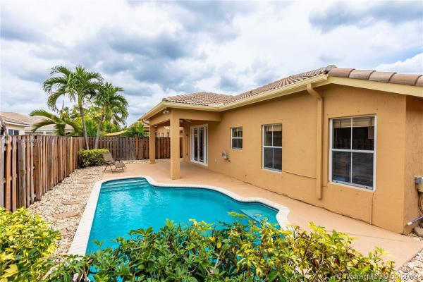 Royal Palm, 315 E Royal Cove Cir, Davie, Florida 33325, image 1
