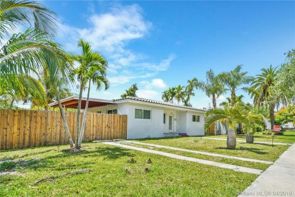 Country Club Estates, 240 Nahkoda Dr, Miami Springs, Florida 33166, image 2
