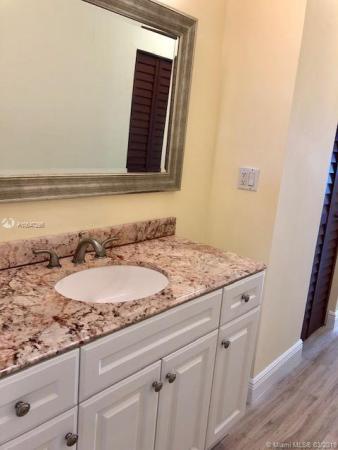 Arlen House Central, 300 Bayview Dr #2008, Sunny Isles Beach, Florida 33160, image 2