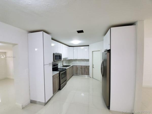 10900 Peachtree Dr, Unincorporated Dade County, Florida 33161, image 2
