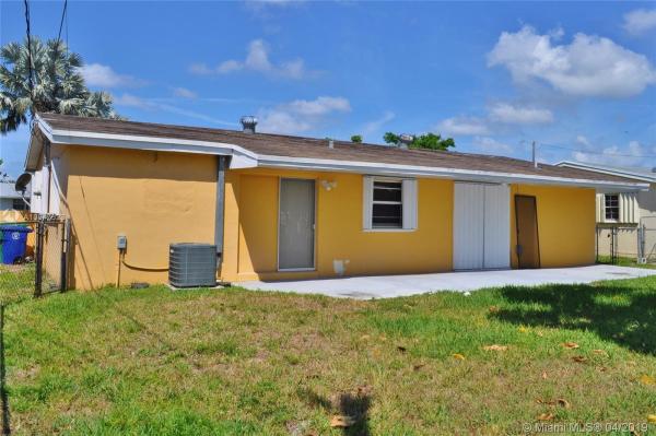 2421 Tarpon Dr, Miramar, Florida 33023, image 2
