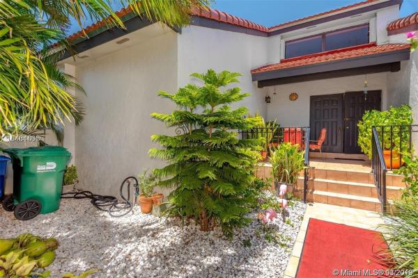 The Moors Townhouses, 18152 NW 66th Ct #18152, Country Club, Florida 33015, image 2