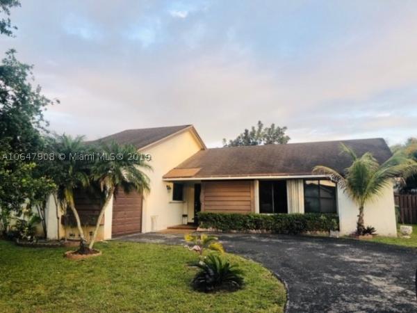Tanglewood Lakes, 711 SW 96th Ave, Pembroke Pines, Florida 33025, image 1