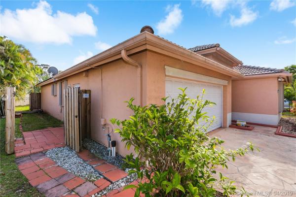 Poinciana Parc, 13714 S Garden Cove Cir, Davie, Florida 33325, image 2