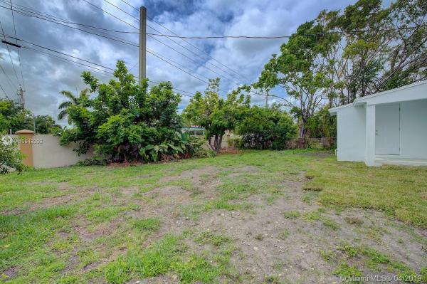 Sunshine Manor, 2610 Fletcher St, Hollywood, Florida 33020, image 2