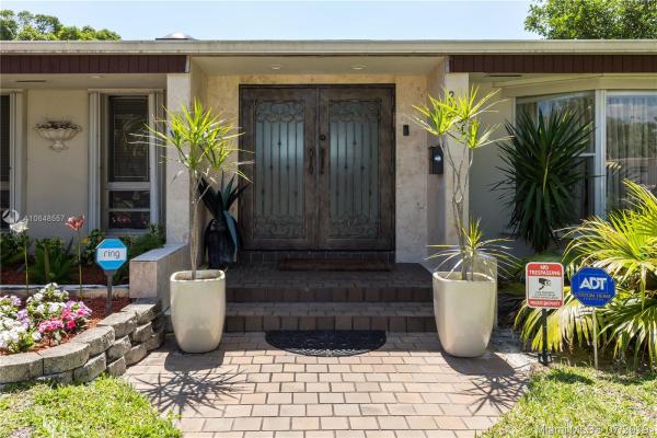 County Squire Estates, 2430 NE 201st St, Ojus, Florida 33180, image 2