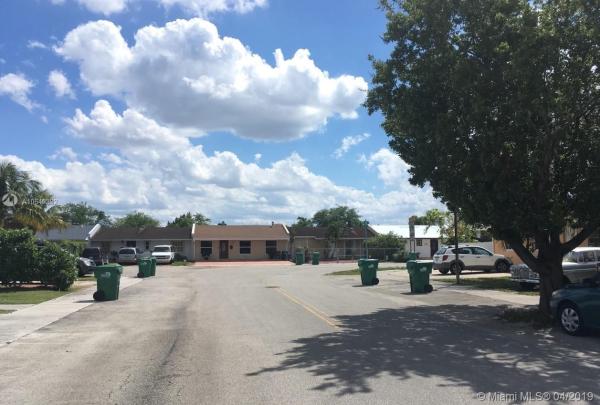 Royale Green, 4652 SW 129th Ave, Kendale Lakes, Florida 33175, image 2