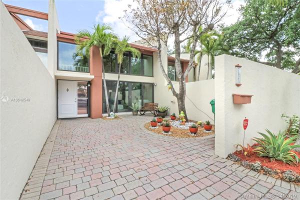 Sunset Park Lake Villas, 7825 SW 103rd Pl, Kendall, Florida 33173, image 2