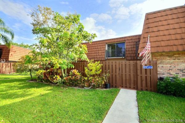 Camelot Lakes, 4137 Wimbledon Dr, Cooper City, Florida 33026, image 2