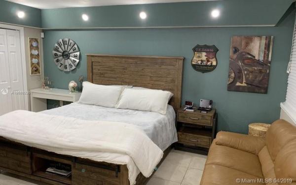 Windmill Gate, 16333 Willow Creek Dr, Miami Lakes, Florida 33014, image 2