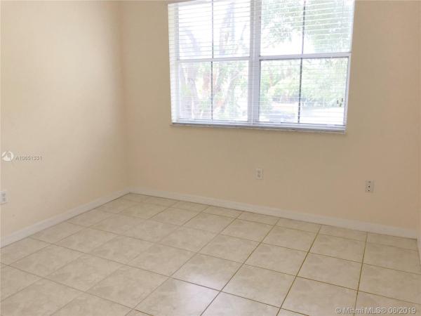 Villa Vizcaya, 8402 NW 141st Ter #4005, Miami Lakes, Florida 33016, image 2