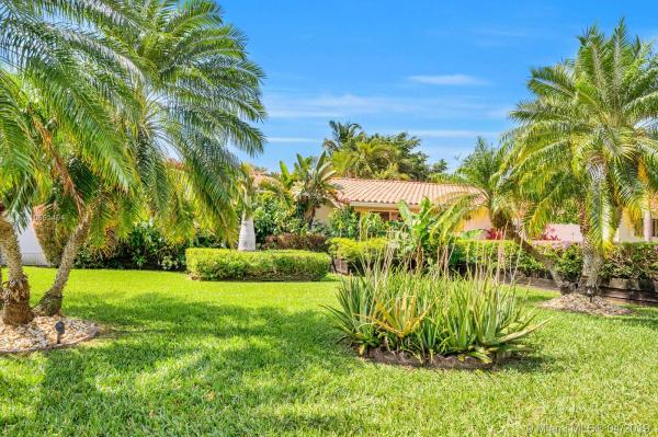Glendale Manor, 440 NW 88th St, El Portal, Florida 33150, image 2