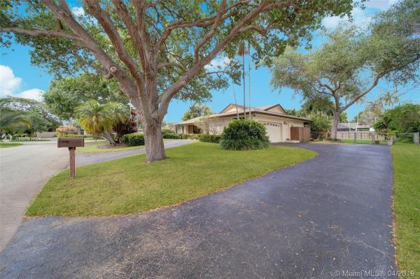 Charlotte Estates, 17204 SW 79th Ct, Palmetto Bay, Florida 33157, image 2