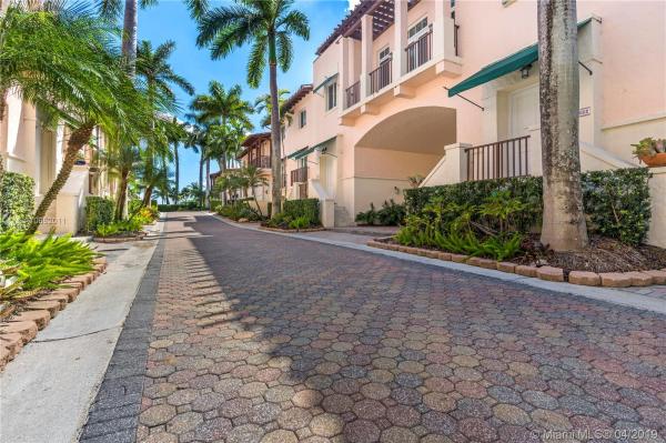Deering Bay Club Villas, 13652 Deering Bay Dr, Coral Gables, Florida 33158, image 2