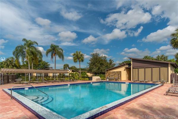 Villas At Carriage Hills, 200 Gate Rd #207, Hollywood, Florida 33024, image 2