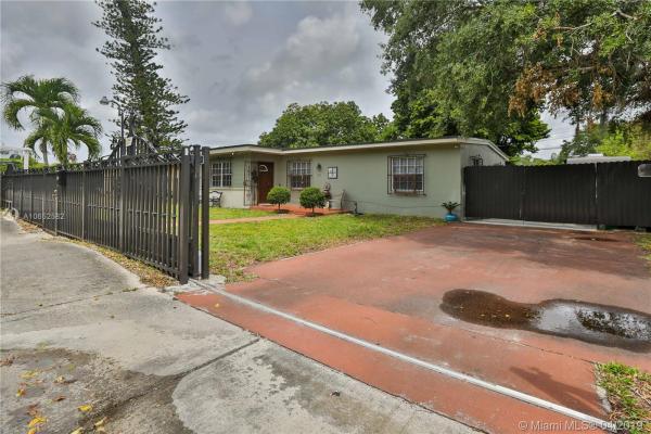 Hyde Park Manor, 1151 NW 139th St, Golden Glades, Florida 33168, image 2