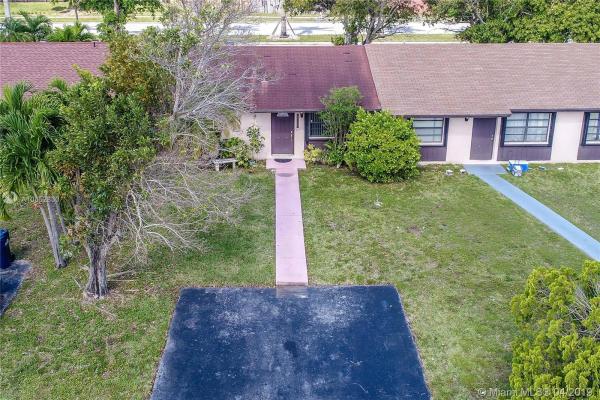 San Sebastian Townhouses, 4528 SW 136th Pl 0, Kendale Lakes, Florida 33175, image 2
