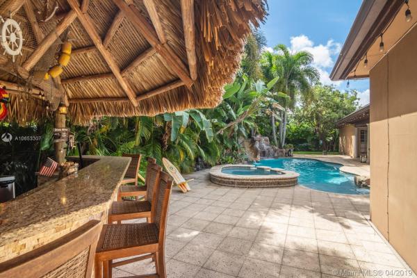 Loch Lomond, 16105 W Prestwick Pl, Miami Lakes, Florida 33014, image 2