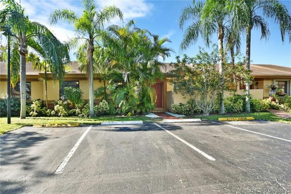 Lakewood Estates Patio Homes, 9680 SW 152nd Ave #E5-1, The Hammocks, Florida 33196, image 2