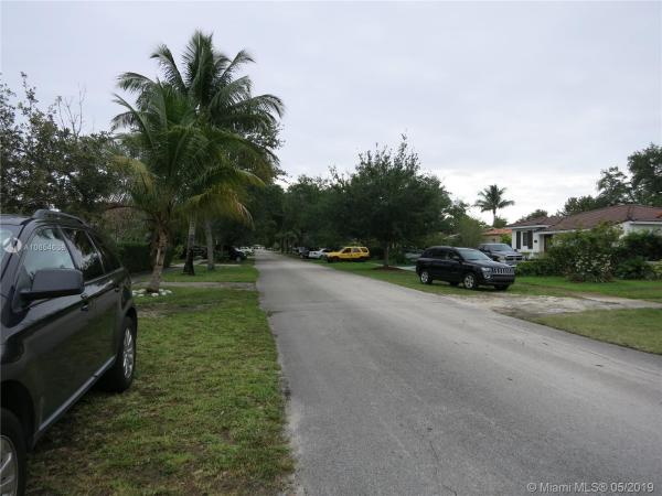 Country Club Estates, 181 Carlisle Dr, Miami Springs, Florida 33166, image 2