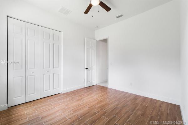 661 NW Floresta Dr, Florida 34983, image 2