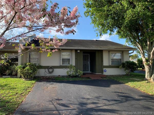Devon Aire Villas, 12254 SW 118th Ln 0, The Crossings, Florida 33186, image 2