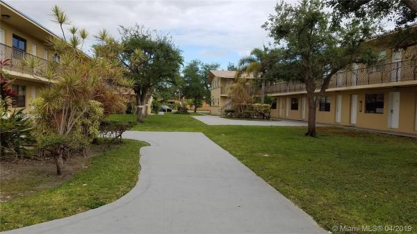 Ludlam Gardens, 4450 Ludlam Rd #I, Glenvar Heights, Florida 33155, image 2