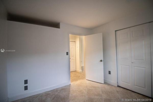 Lake Pointe, 12665 NW 9th Ln, Tamiami, Florida 33182, image 2