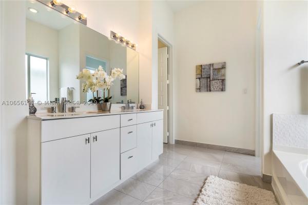 Venetian Parc, 15062 SW 177th Ter, Richmond West, Florida 33187, image 2