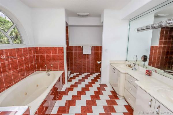 Renegade, 19436 NW 83rd Pl, Hialeah, Florida 33015, image 2