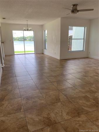 Les Chateaux, 4815 Grapevine Way, Davie, Florida 33331, image 2