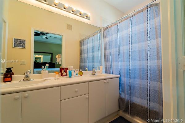 910 SW 151st Pl, Unincorporated Dade County, Florida 33194, image 2