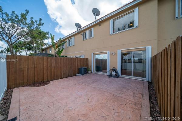 Weitzer Serena Lakes Townhomes, 17561 SW 140th Ct #17561, Richmond West, Florida 33177, image 2