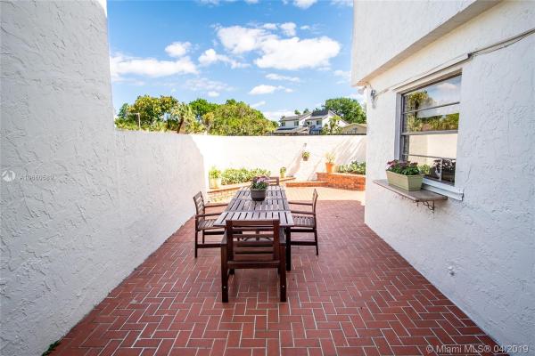 Town Villas In The Crossings, 13315 SW 110th Ter 0, The Crossings, Florida 33186, image 2