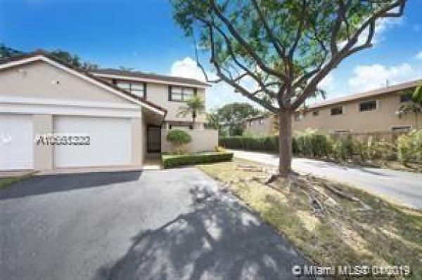 Townhomes Of La Jolla, 9031 SW 113th Place Cir W, Kendall, Florida 33176, image 2