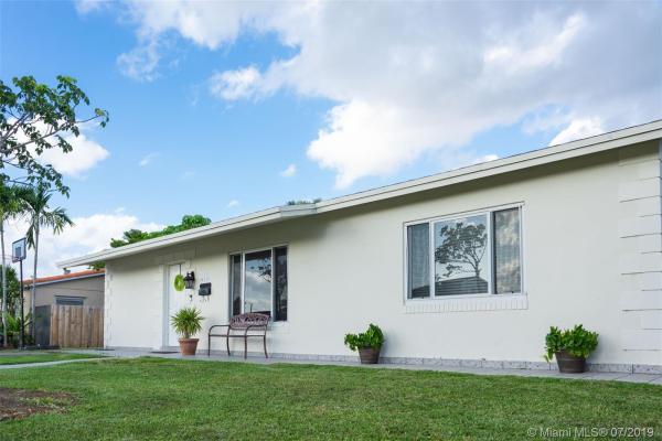 Southern Estates, 3125 Village Green Dr, Tamiami, Florida 33175, image 2