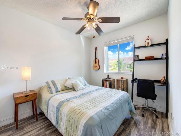 Weitzer Serena Lakes Townhomes, 13924 SW 176th St, Richmond West, Florida 33177, image 2
