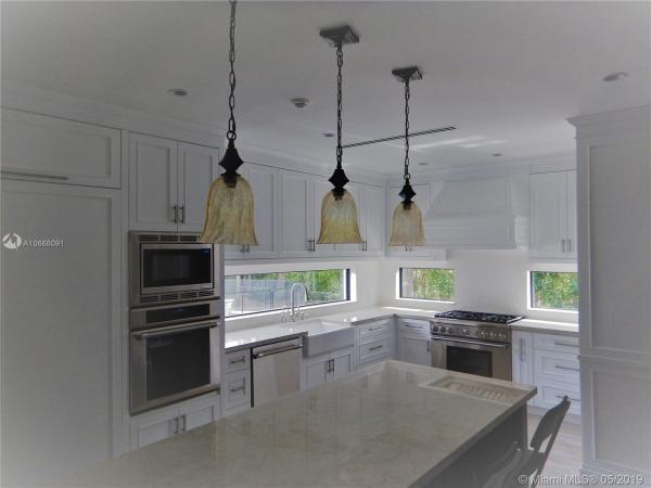 Country Club Estates, 381 Navarre Dr, Miami Springs, Florida 33166, image 2