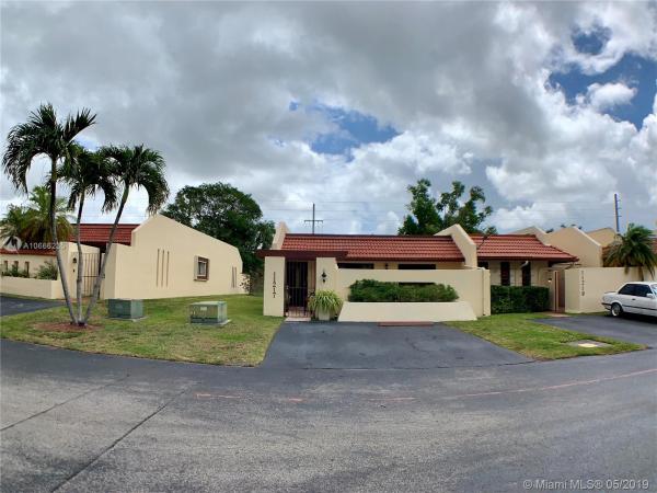 Woodstock Townhomes, 11217 SW 117th Ct #n/a, Kendall, Florida 33186, image 2