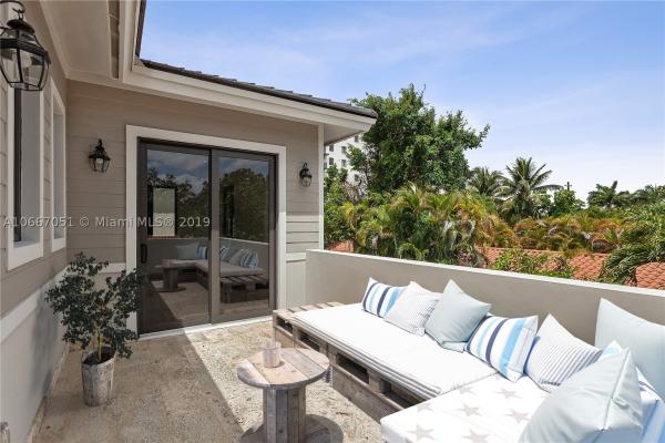 Country Club Estates, 1557 San Benito Ave, Coral Gables, Florida 33134, image 3