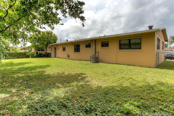 Sierra Mirada, 820 NW 199th St, Miami Gardens, Florida 33169, image 2