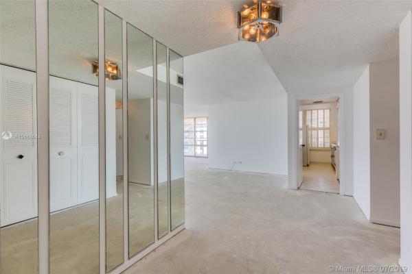 Winston Towers 300, 230 174th St #2112, Sunny Isles Beach, Florida 33160, image 2