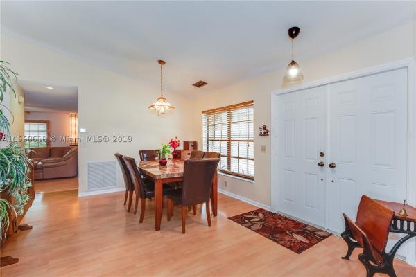 Shenandoah, 841 Altavista Ter, Davie, Florida 33325, image 2