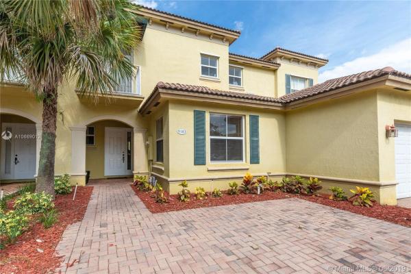 Century Gardens Village, 9183 SW 152nd Path #9183, The Hammocks, Florida 33196, image 2