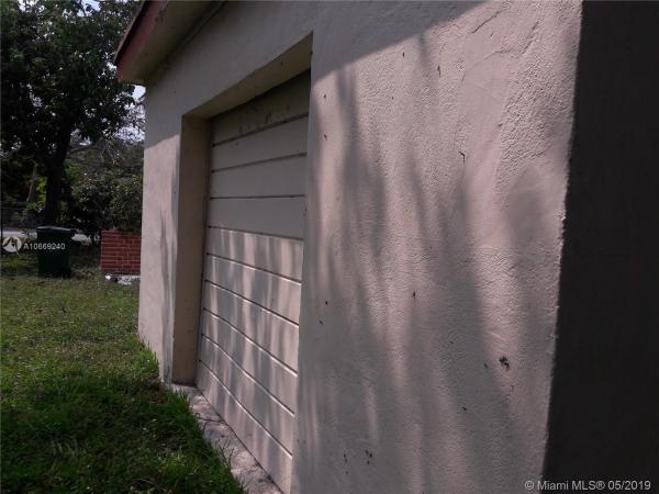 Biscayne Gardens, Golden Glades, Florida 33168, image 2