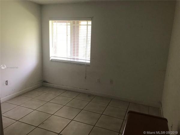 Irun, 7400 SW 66th Ave, South Miami, Florida 33143, image 2