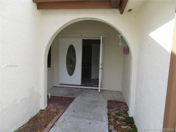 Lakes Of The Meadow, 15621 SW 54th Ter, Kendall West, Florida 33185, image 2