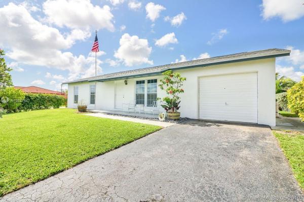 Meadow Wood Manor, 13204 SW 255th Ter, Princeton, Florida 33032, image 2
