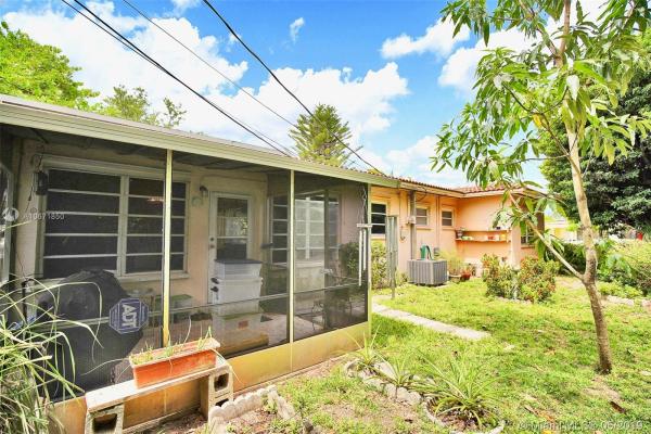 Brookside Estates, 1080 NE 150th St, Golden Glades, Florida 33161, image 2