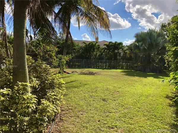 Country Glen, 13404 Lakeside Ter, Cooper City, Florida 33330, image 2